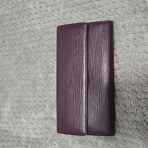 Authentic Louis Vuitton Epi leather Sarah wallet.